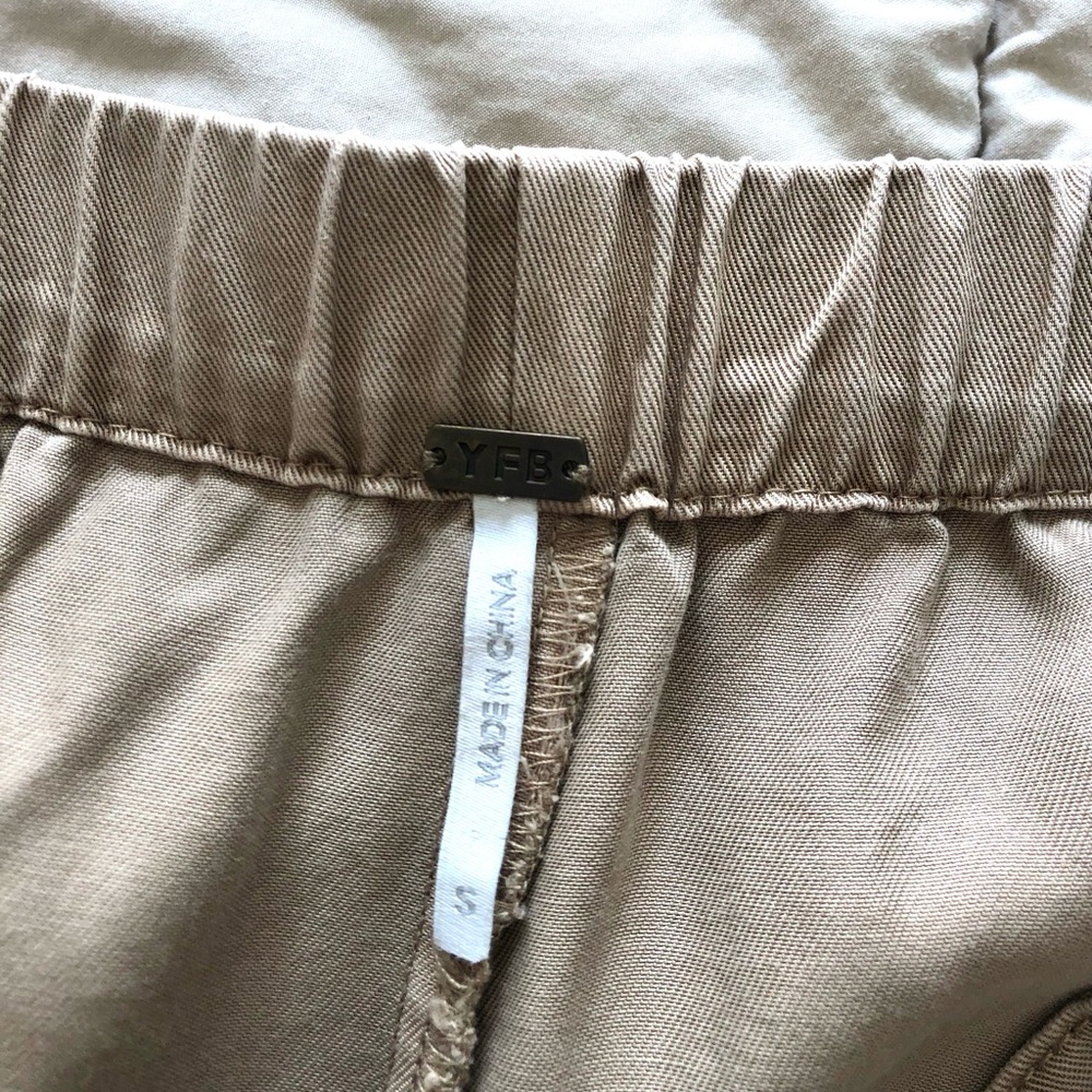 YFB KHAKIE WIDE-LEG PANTS,
SMALL. - Picture 2 of 10